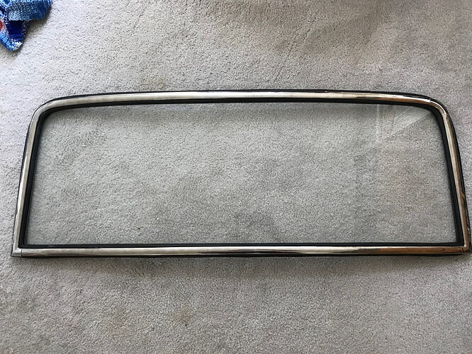 R Window trim mounted